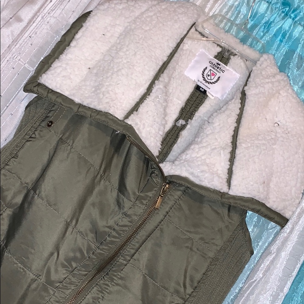 Vest - Picture 2 of 5